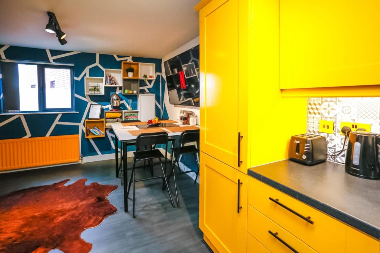 Funky City Apartment - Secure Parking - Wifi - Sleeps 6 - No Parties Μπέλφαστ Εξωτερικό φωτογραφία