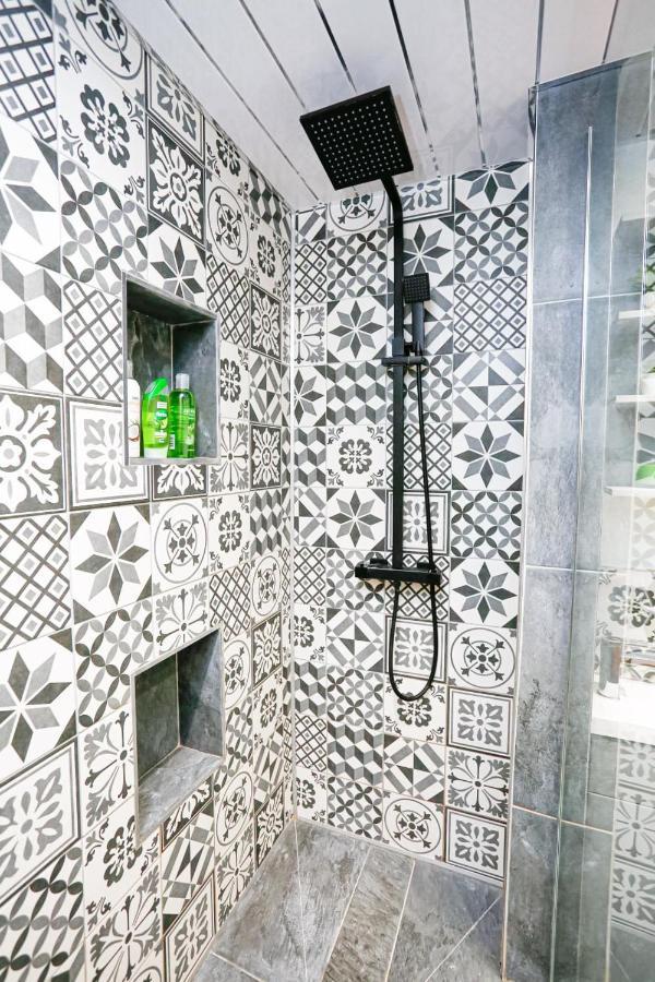 Funky City Apartment - Secure Parking - Wifi - Sleeps 6 - No Parties Μπέλφαστ Εξωτερικό φωτογραφία