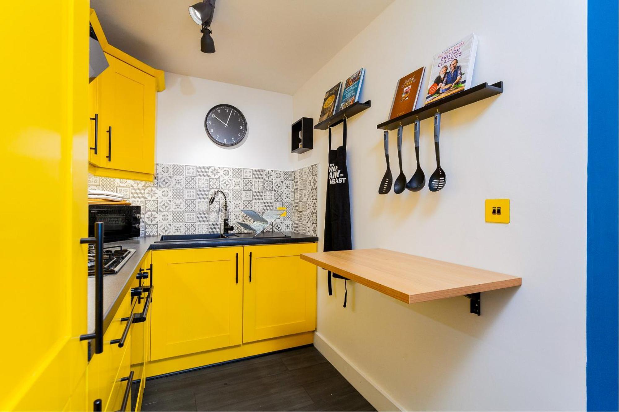 Funky City Apartment - Secure Parking - Wifi - Sleeps 6 - No Parties Μπέλφαστ Εξωτερικό φωτογραφία