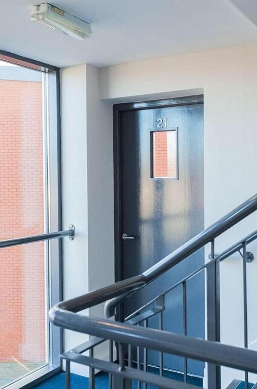 Funky City Apartment - Secure Parking - Wifi - Sleeps 6 - No Parties Μπέλφαστ Εξωτερικό φωτογραφία