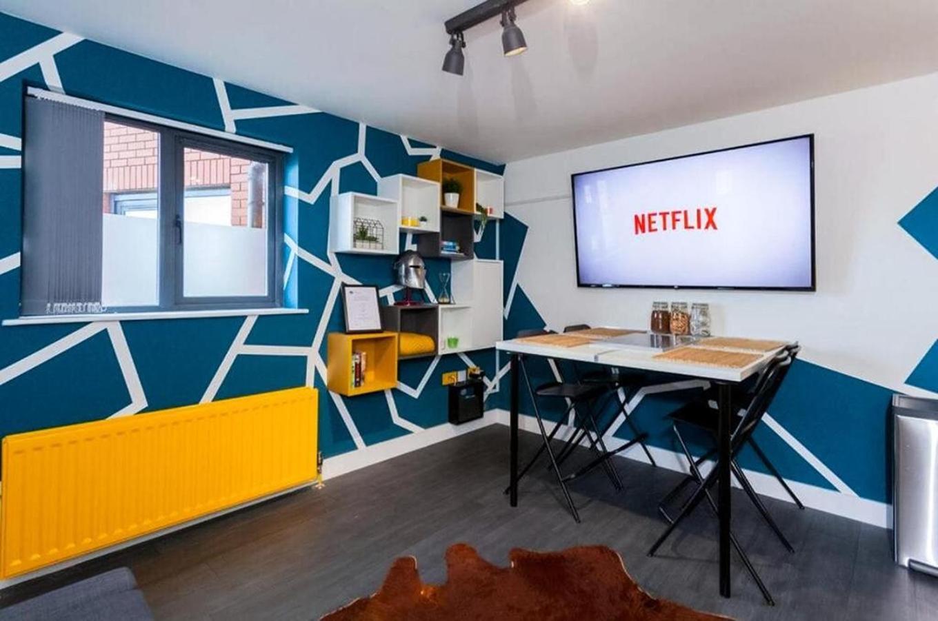Funky City Apartment - Secure Parking - Wifi - Sleeps 6 - No Parties Μπέλφαστ Εξωτερικό φωτογραφία