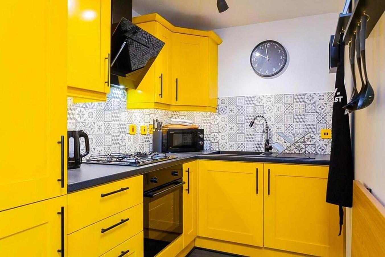 Funky City Apartment - Secure Parking - Wifi - Sleeps 6 - No Parties Μπέλφαστ Εξωτερικό φωτογραφία